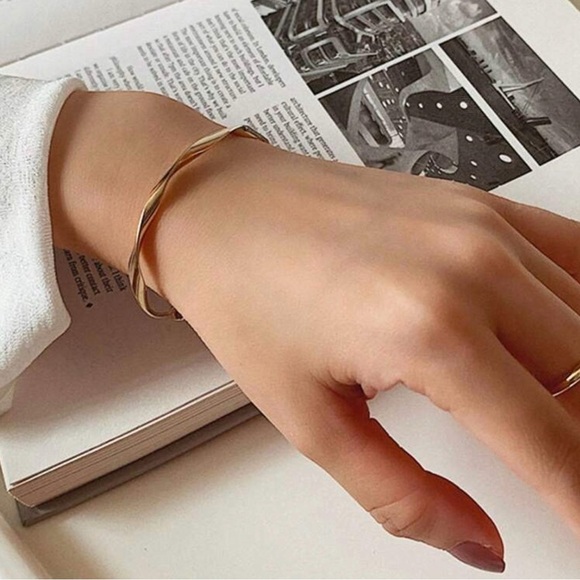 Gold or Silver Twist Design Open Cuff Bracelet. New - Picture 5 of 11
